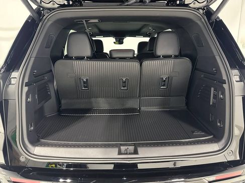 Used 2026 Chevrolet Traverse RS w/ LPO, Floor Liner Package AWD/4WD image 5