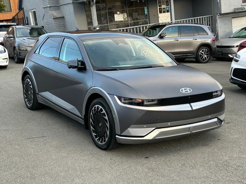 Used 2024 Hyundai Ioniq 5 Limited image 3