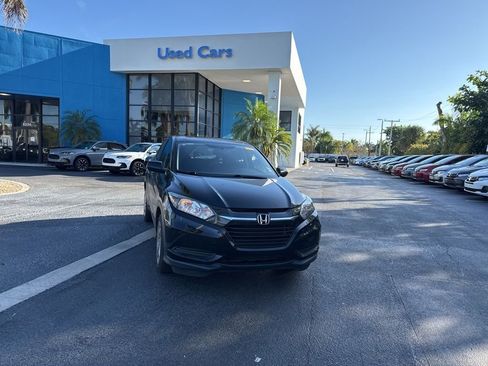 Used 2018 Honda HR-V LX image 2