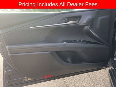 Used 2025 Toyota Camry SE FWD image 18