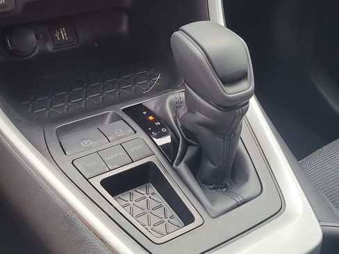 Certified 2025 Toyota RAV4 LE FWD image 25