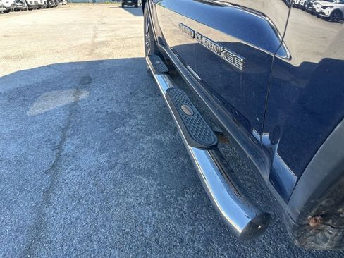 Used 2017 Jeep Grand Cherokee Limited AWD/4WD image 4