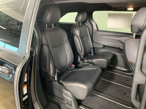 Used 2022 Toyota Sienna XSE FWD image 39