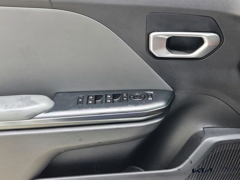 Used 2025 Kia K4 LX image 31