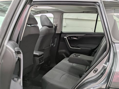 Used 2022 Toyota RAV4 XLE w/ Convenience Package image 12