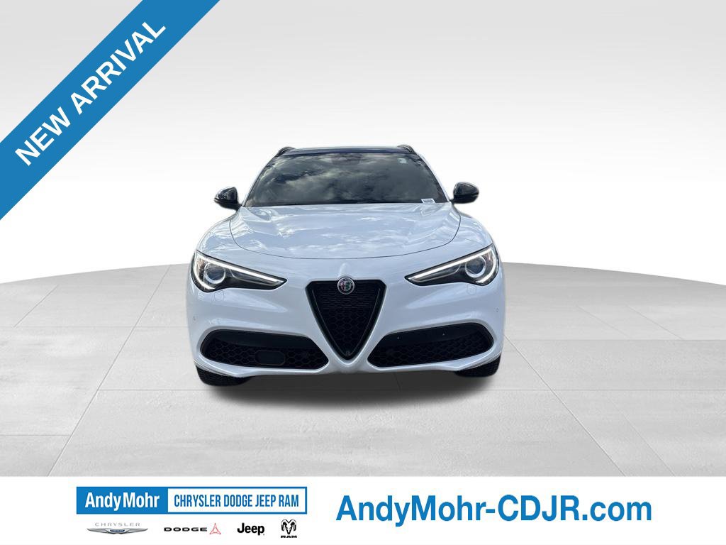 Used 2023 Alfa Romeo Stelvio Veloce AWD/4WD image 2