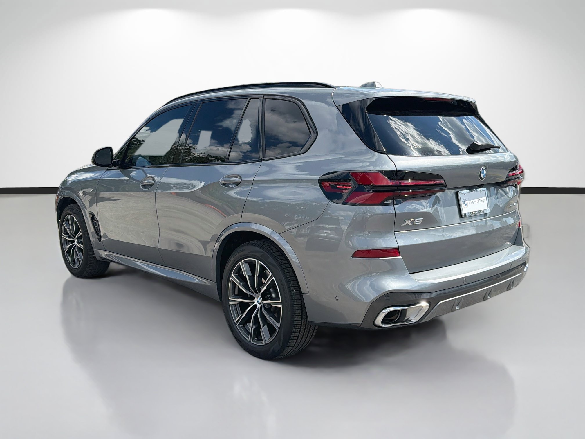 Certified 2025 BMW X5 sDrive40i w/ M Sport Package RWD image 5