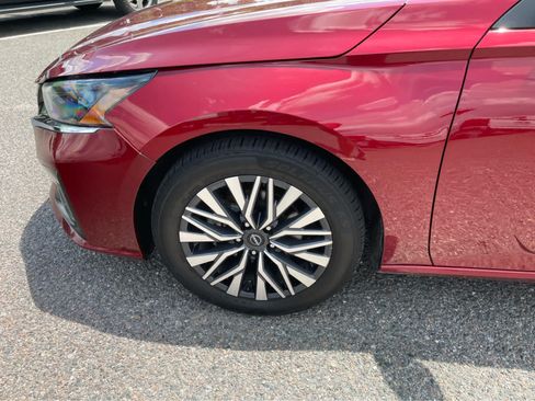 Used 2025 Nissan Altima 2.5 SV FWD image 9