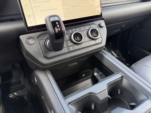 New 2026 Land Rover Defender 90 X-Dynamic SE AWD/4WD image 24