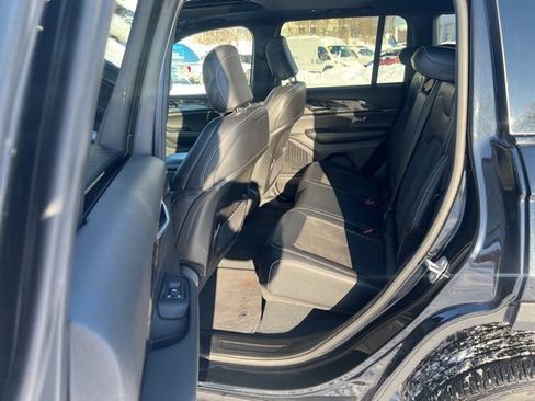 Used 2023 Jeep Grand Cherokee Altitude image 23