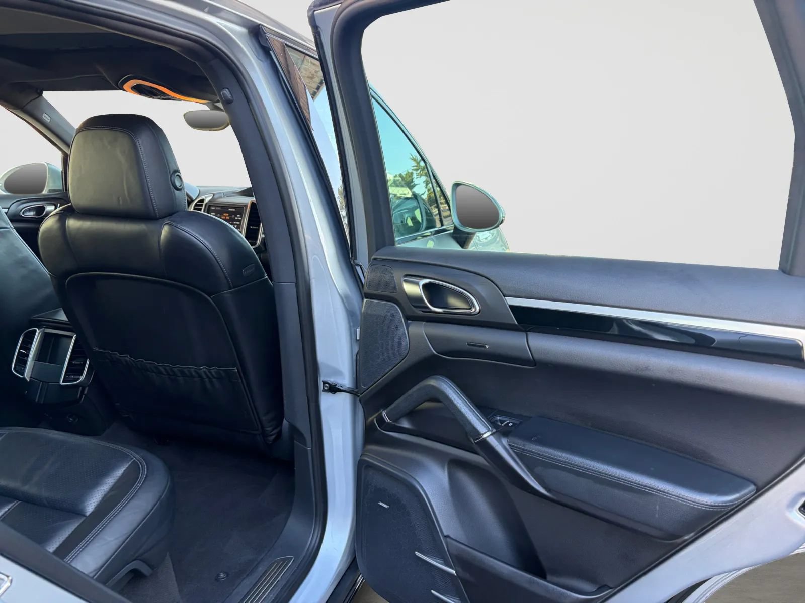 Used 2016 Porsche Cayenne w/ Premium Package AWD/4WD image 17