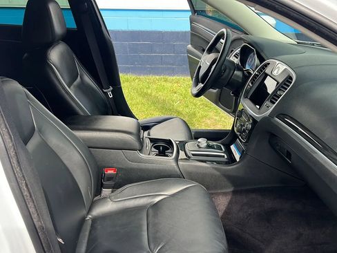 Used 2017 Chrysler 300 Limited w/ Value Package image 20
