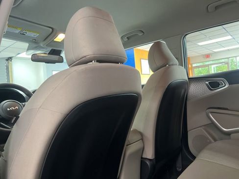 Certified 2023 Kia Soul LX FWD image 16