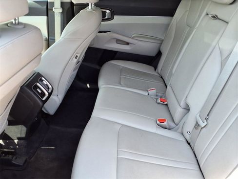 Certified 2025 Kia Sorento S image 11