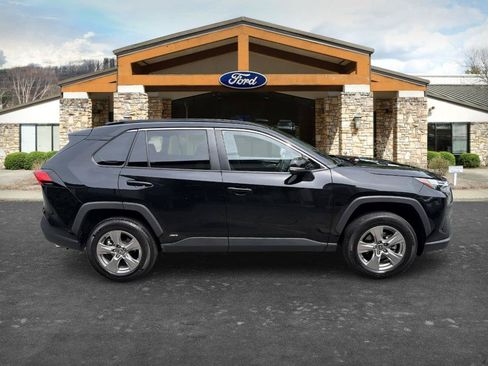 Used 2025 Toyota RAV4 XLE AWD/4WD image 4