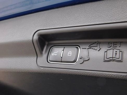 Used 2022 Ford Explorer XLT w/ Equipment Group 202A image 10