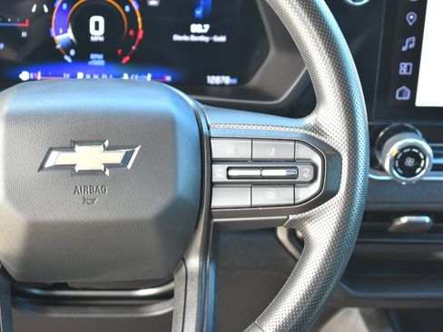 Used 2024 Chevrolet Colorado W/T RWD image 18