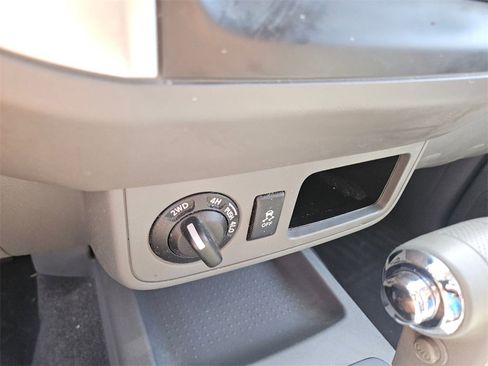 Used 2019 Nissan Frontier SV image 19