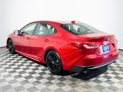 Certified 2025 Toyota Camry SE FWD image 5