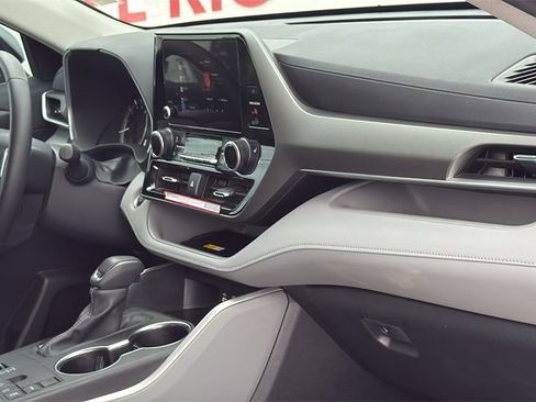 Used 2024 Toyota Highlander XLE image 27