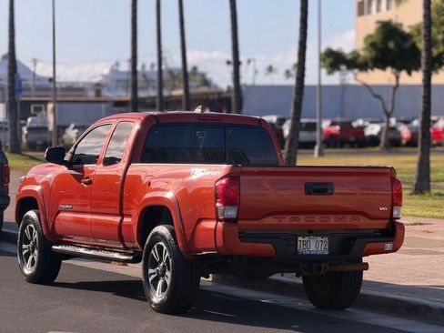 Used 2016 Toyota Tacoma 2WD Access Cab image 3