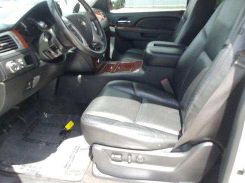 Used 2013 Chevrolet Tahoe LTZ RWD image 19