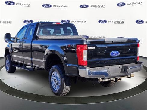 Used 2017 Ford F350 XLT image 3