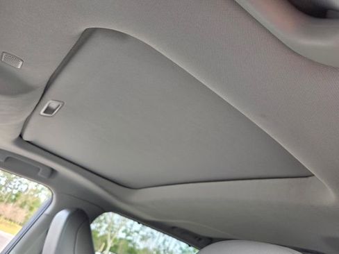 Used 2021 Toyota Highlander XLE image 21