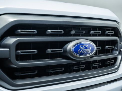 Certified 2022 Ford F150 XLT w/ Equipment Group 302A High image 13