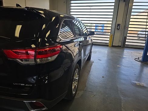 Used 2019 Toyota Highlander Limited image 6