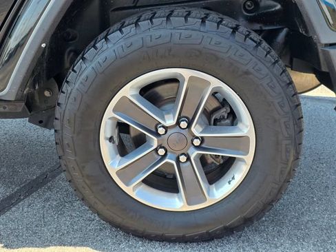 Used 2023 Jeep Wrangler Unlimited Sahara AWD/4WD image 9