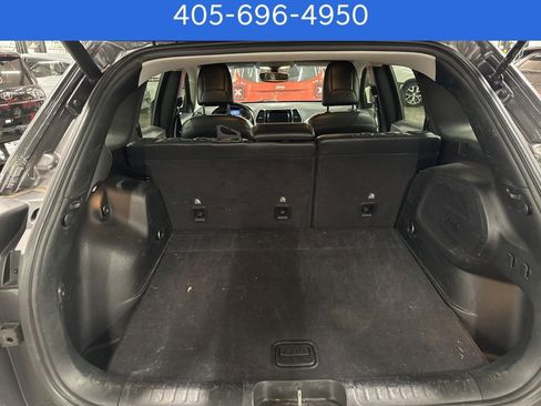 Used 2019 Jeep Cherokee Limited image 23