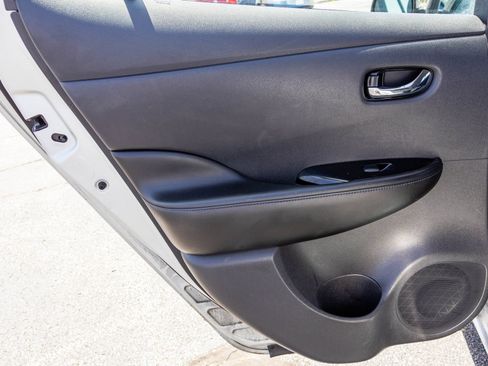 Used 2014 Nissan Leaf SL FWD image 39
