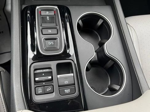 Used 2025 Honda Pilot Elite image 26