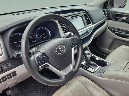 Used 2019 Toyota Highlander Limited Platinum AWD/4WD image 26