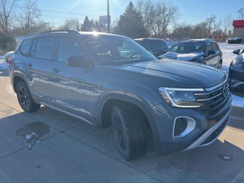 New 2026 Volkswagen Atlas Peak Edition AWD/4WD image 1