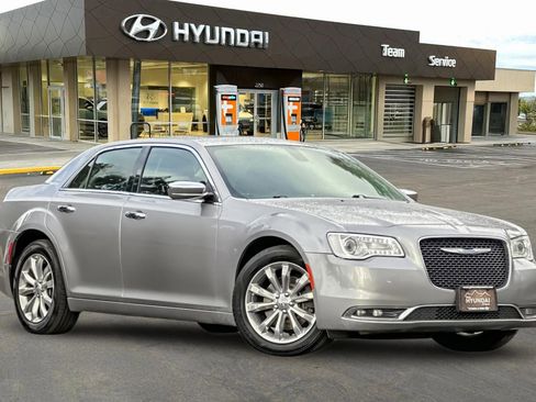 Used 2018 Chrysler 300 Limited image 2