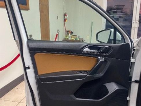 Used 2018 Volkswagen Tiguan SE image 8