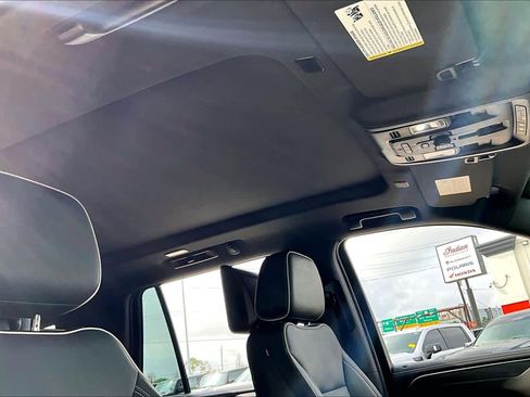 Used 2021 GMC Yukon SLT w/ SLT Premium Package image 14