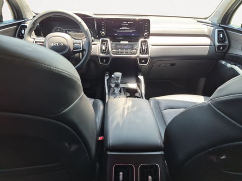 Used 2023 Kia Sorento EX w/ Panoramic Sunroof Package FWD image 3