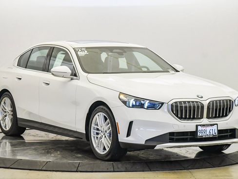 Used 2025 BMW 530i w/ Premium Package image 6