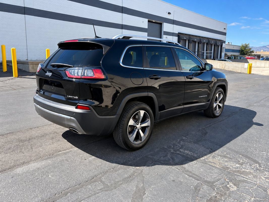 Used 2019 Jeep Cherokee Limited AWD/4WD image 5