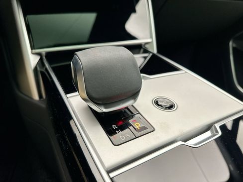 New 2026 Land Rover Range Rover Long Wheelbase SE image 24