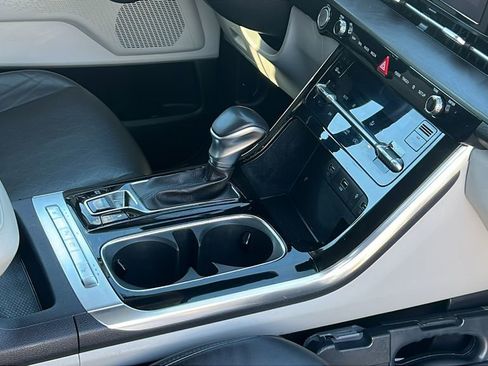 Used 2024 Kia Carnival EX image 13