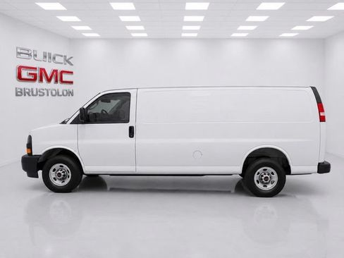 Used 2025 GMC Savana 3500 Extended RWD image 7
