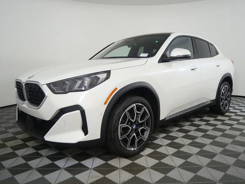 Certified 2025 BMW X2 xDrive28i AWD/4WD image 7