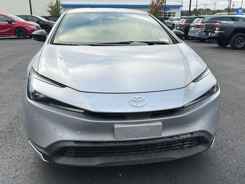 Certified 2025 Toyota Prius LE FWD image 5