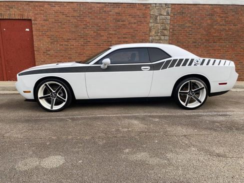 Used 2012 Dodge Challenger SXT image 2