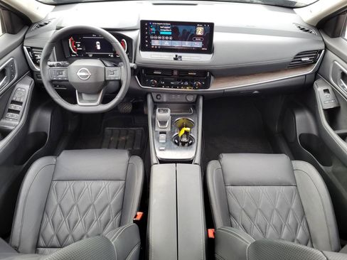 Used 2025 Nissan Rogue Platinum image 18