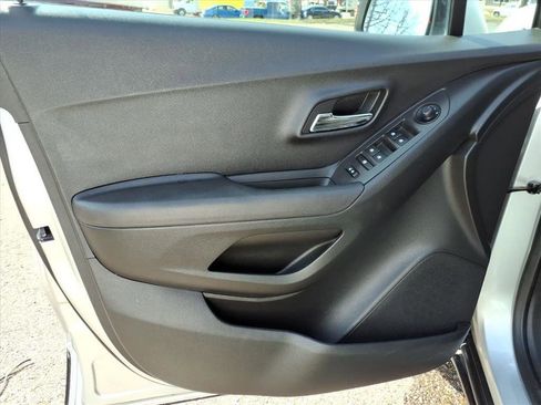 Used 2016 Chevrolet Trax LT w/ LT Convenience Package image 13